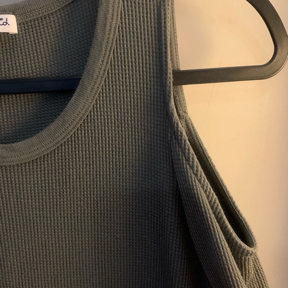 Splendid Cold Shoulder Waffle Knit Long Sleeve Top on Olive Sz. Small - Picture 4 of 4